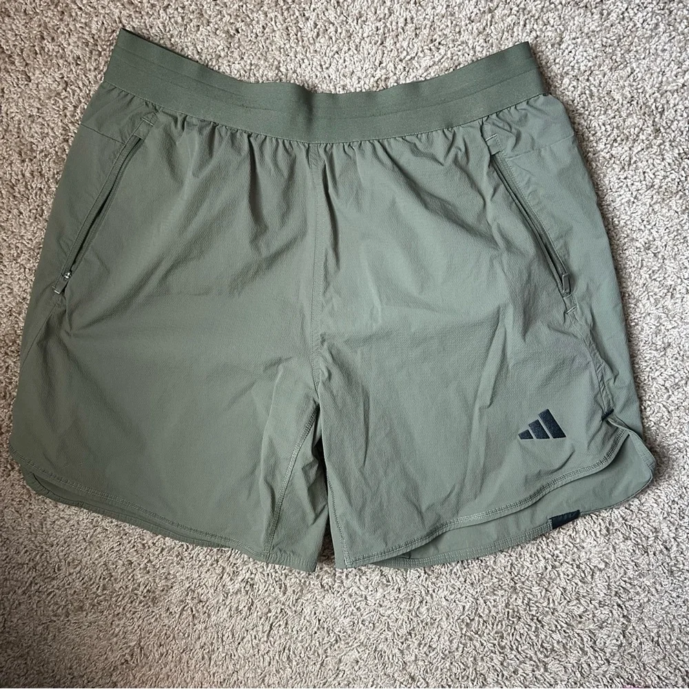 Adidas Men's Green Performance Shorts Size Large |B69